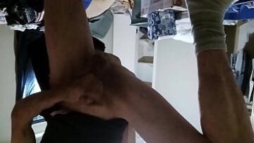 Fundul acoperit de cum în lenjerie – Surpriză Bukkake!