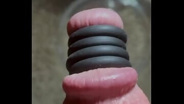 Pompate și satisfăcute: Creșterea pula mare cu inele de cocoș și Fleshlight