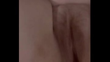 Curvy milf cougar pizda umedă a doamnei Smith a fost degetată până la orgasm exploziv