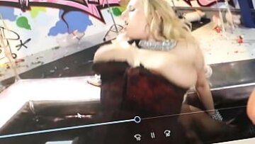 Milf senzuală este lovită de un penis negru masiv într-o sesiune intensă de anal și păsărică