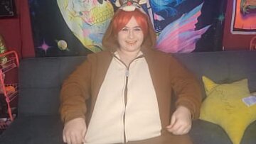 Sizzling Reindeer Strip Tease a lui Lunalustxxx: O MILF cu un fund mare și sâni mari susține un spectacol seducător